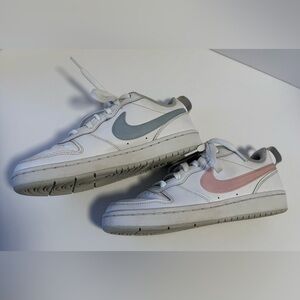 Nike Court Borough Low 2 Kids 4Y Sneakers with Pink and Blue Swooshes